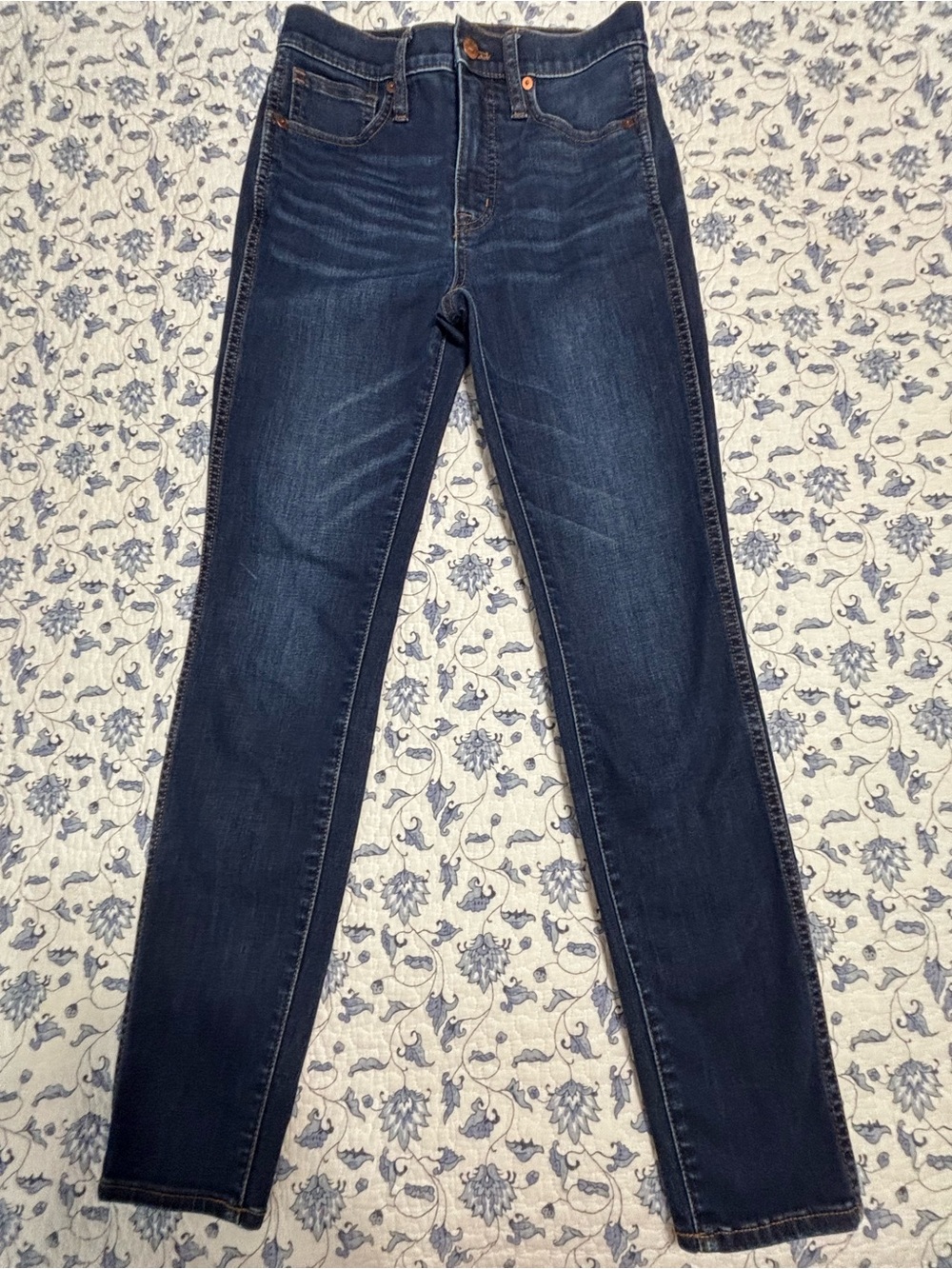 Madewell 10” High Rise Skinny Denim
Jeans size 25 (27.5” inseam) medium wash